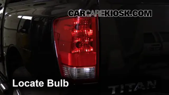 2013 Nissan Titan SV 5.6L V8 Crew Cab Pickup Éclairage Feu clignotant arrière (remplacer l'ampoule)